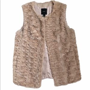 Forever 21 Women’s Faux Fur Vest Small